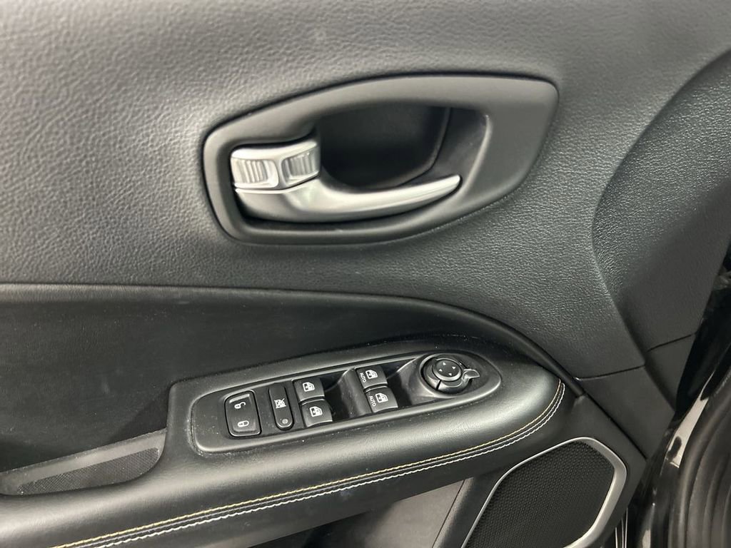 Used 2019 Jeep Compass Latitude w/ Cold Weather Group AWD/4WD image 11