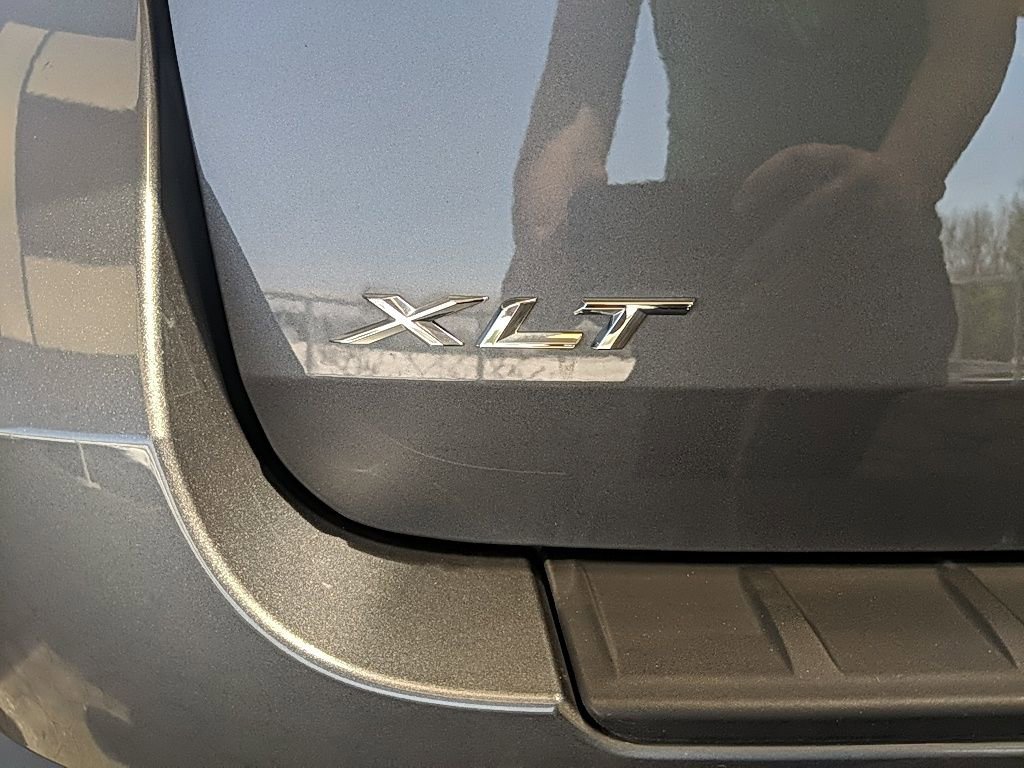 Used 2023 Ford Explorer XLT w/ Equipment Group 202A image 8