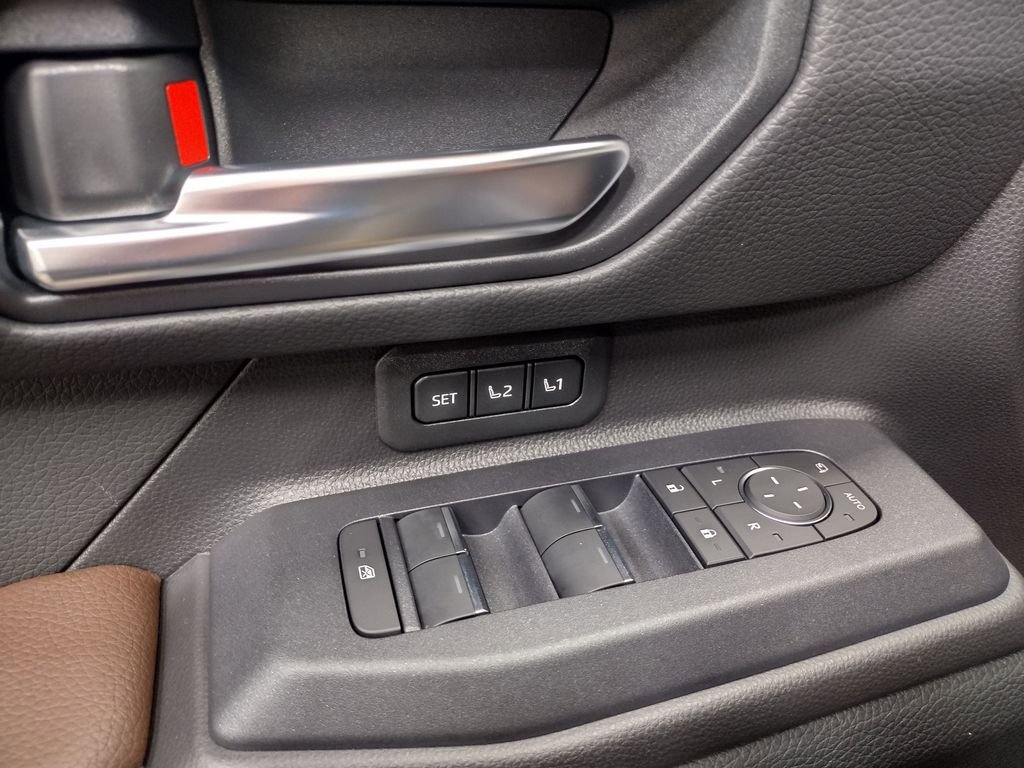 Used 2025 Toyota Land Cruiser image 21