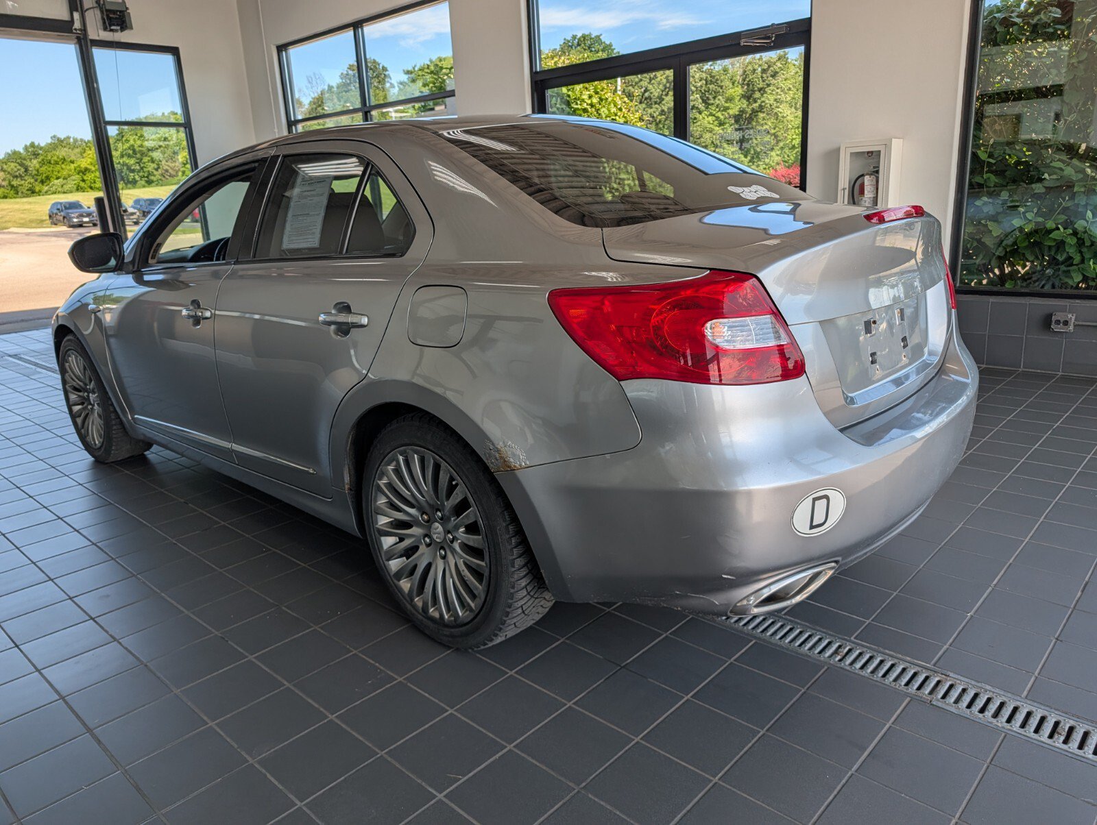 Used 2010 Suzuki Kizashi GTS FWD image 3