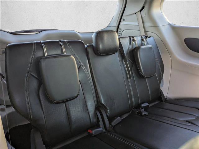 Used 2023 Chrysler Pacifica Touring-L image 17