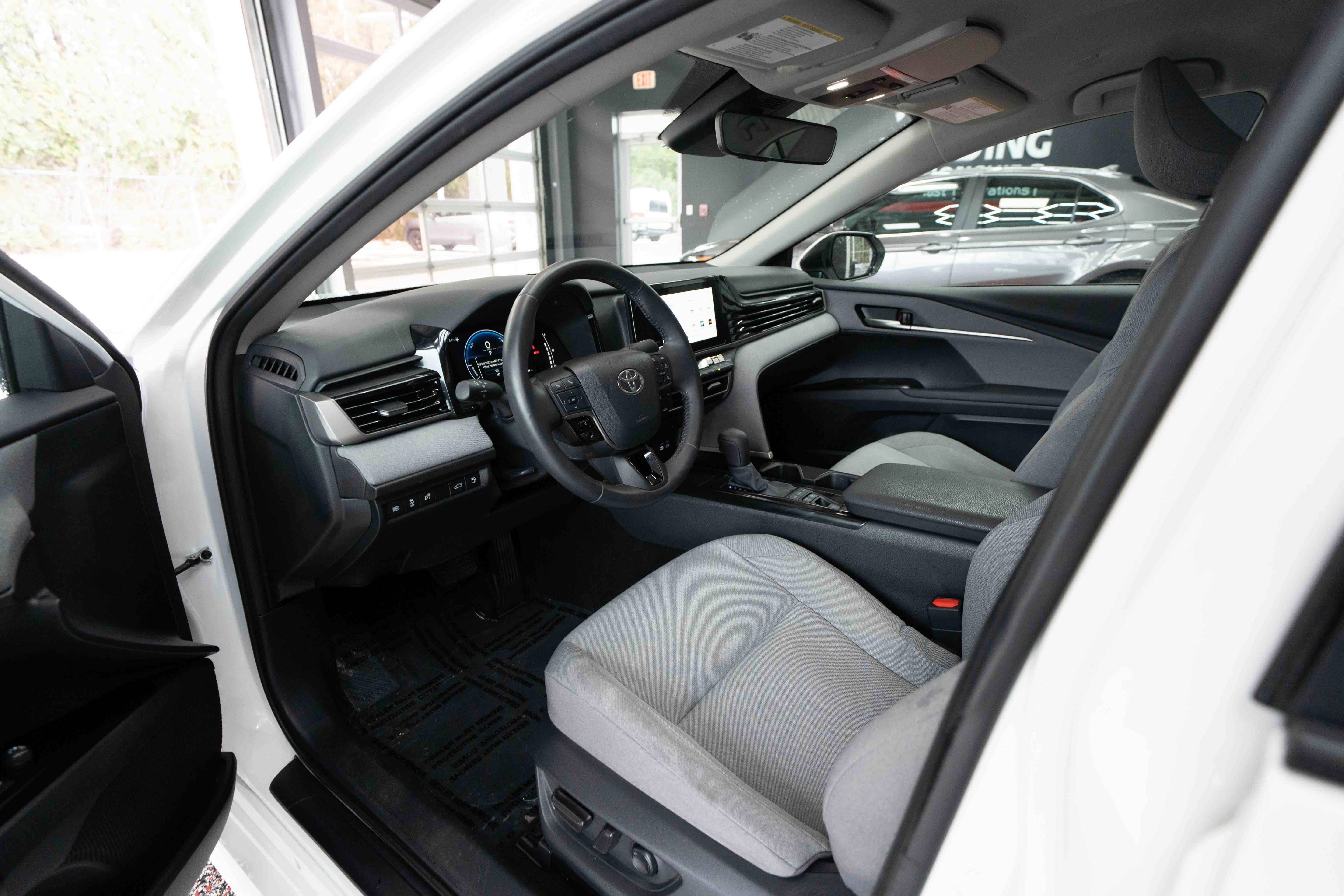 Used 2025 Toyota Camry LE w/ Convenience Package image 8