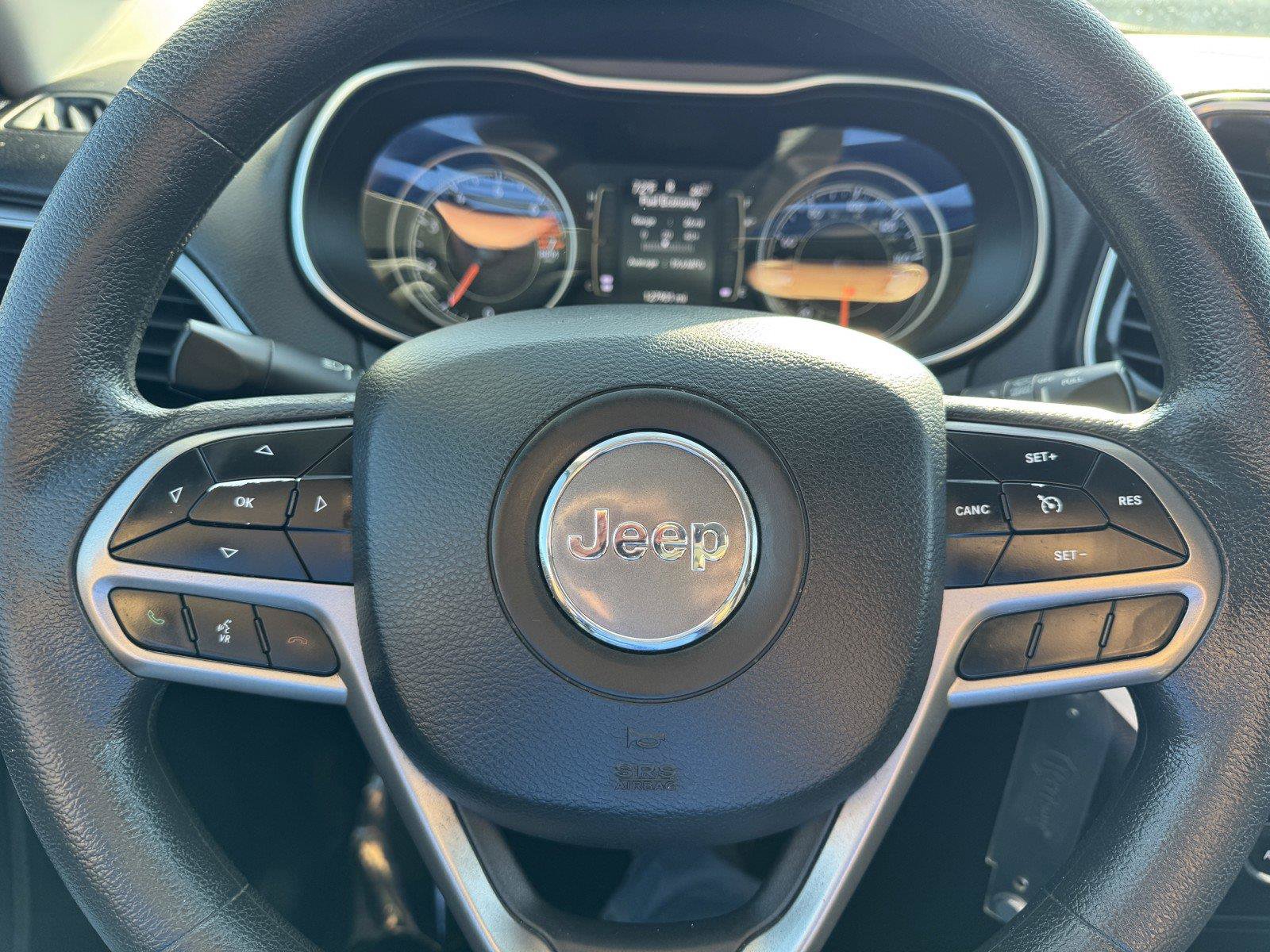 Used 2019 Jeep Cherokee Latitude w/ Popular Appearance Group FWD image 24