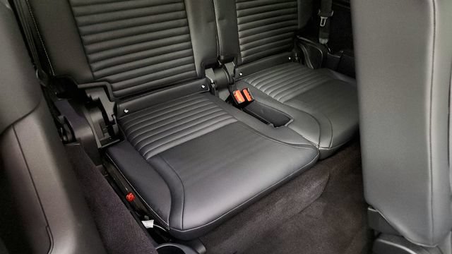 Used 2023 Land Rover Discovery S R-Dynamic AWD/4WD image 45
