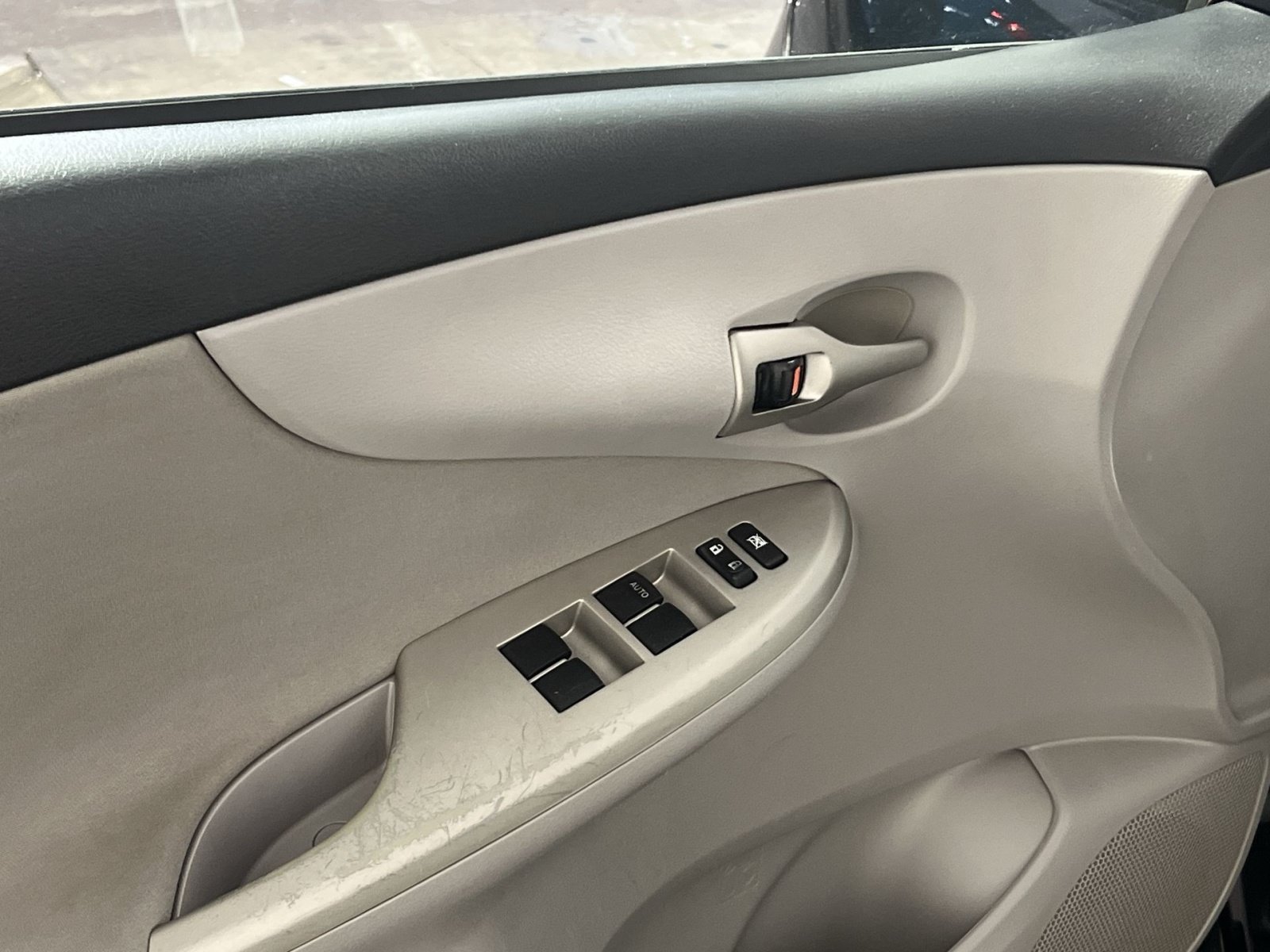 Used 2011 Toyota Corolla LE w/ Preferred Accessory Pkg FWD image 15