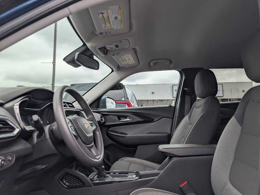 Used 2021 Chevrolet TrailBlazer LT w/ Convenience Package FWD image 9