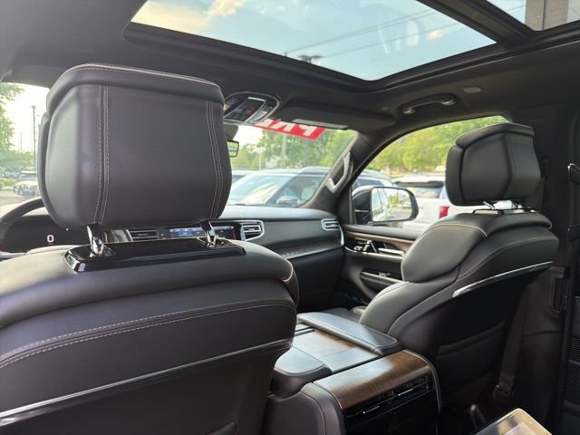 Used 2023 Jeep Grand Wagoneer Series II AWD/4WD image 33