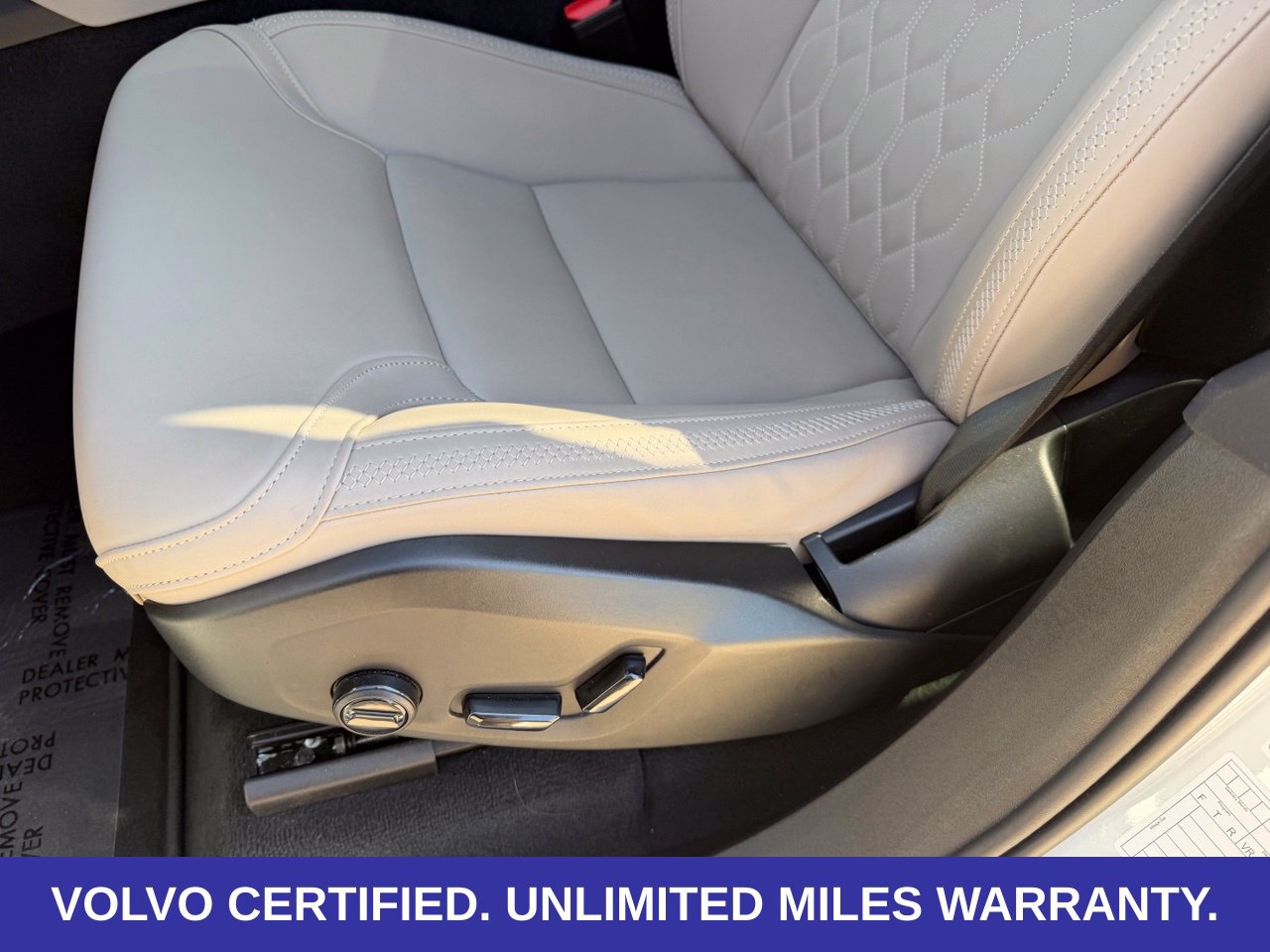 Certified 2026 Volvo XC90 B6 Plus AWD/4WD image 33