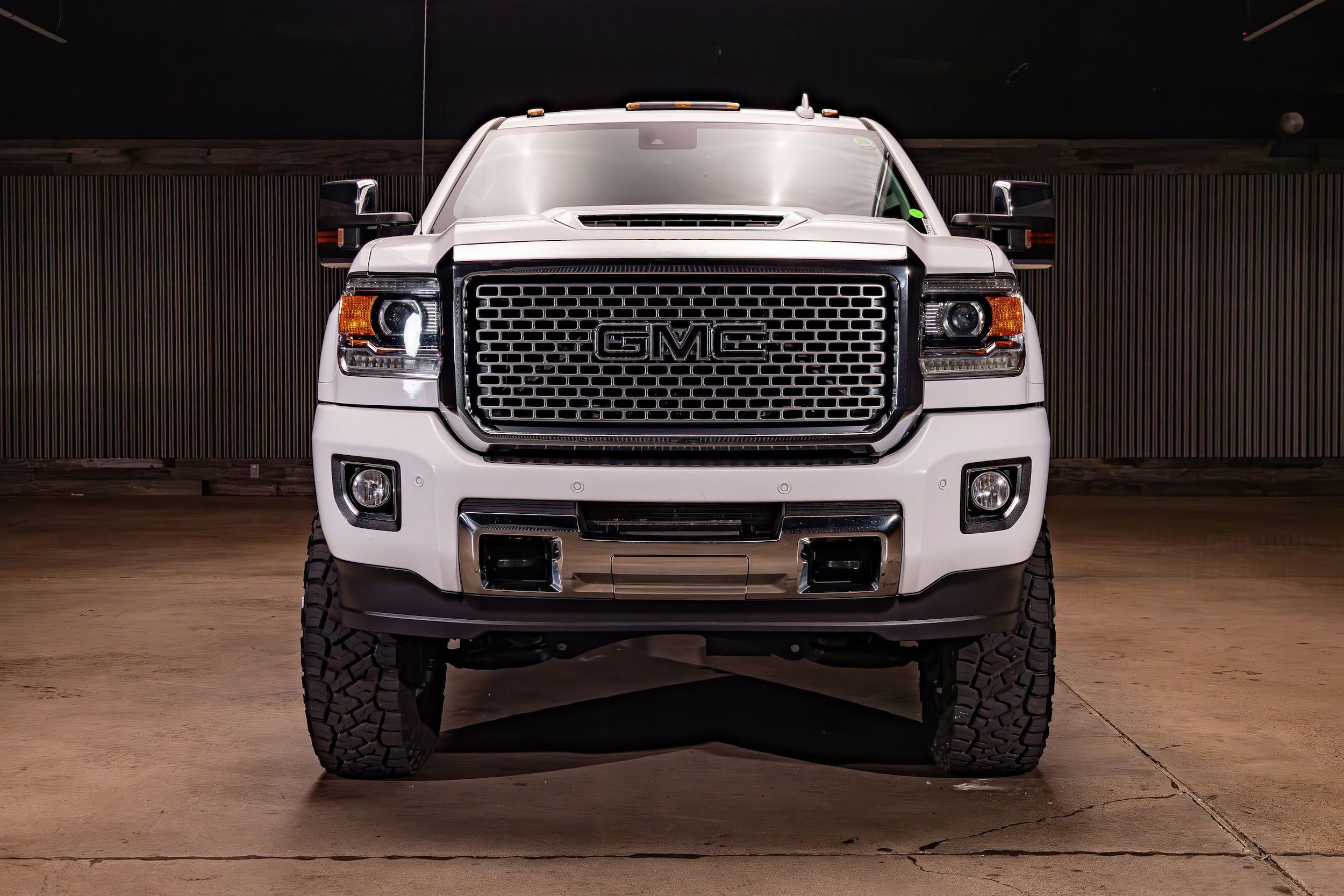 Used 2017 GMC Sierra 2500 Denali w/ Duramax Plus Package AWD/4WD image 2
