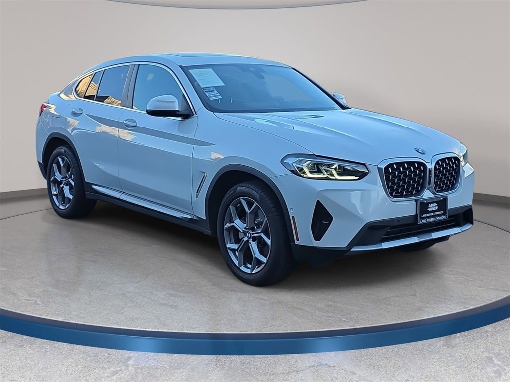 Used 2024 BMW X4 xDrive30i w/ Parking Assistance Package image 4