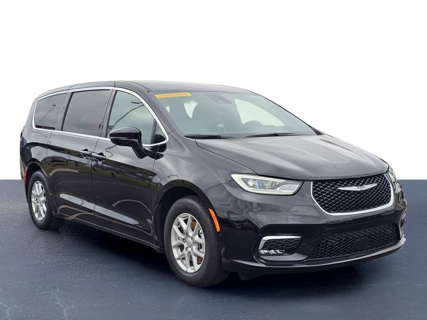 New 2026 Chrysler Pacifica Select image 5