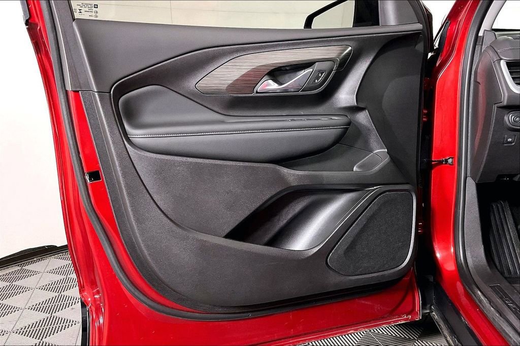 Used 2024 GMC Terrain SLE w/ Driver Convenience Package image 24