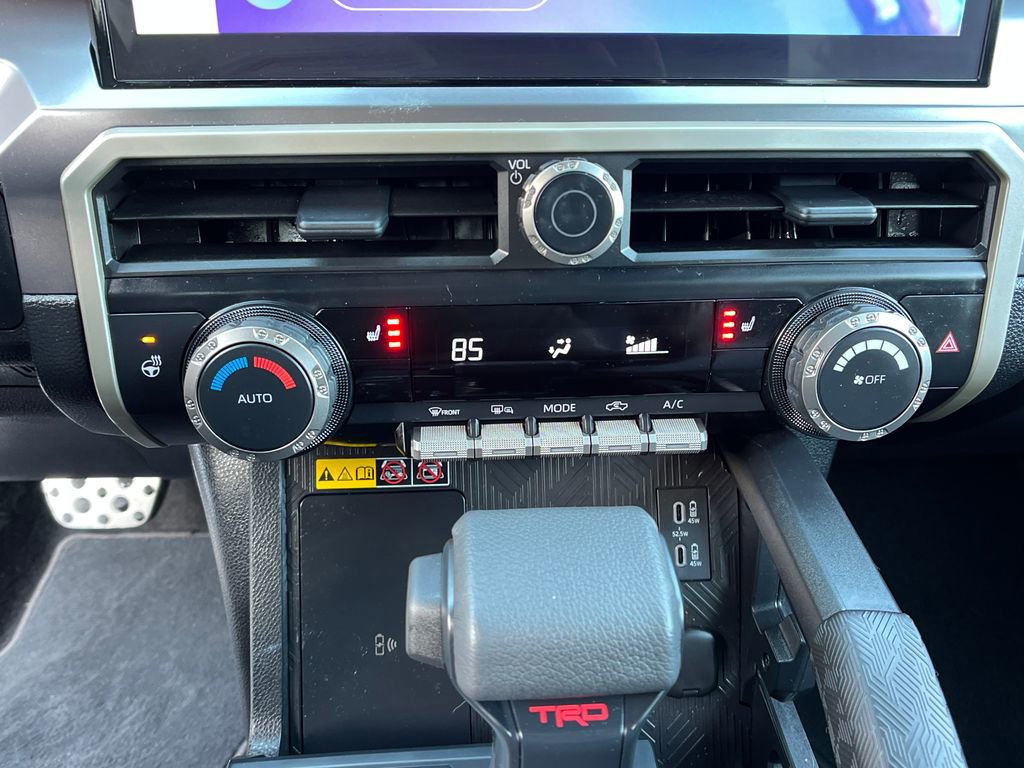 Used 2025 Toyota Tacoma TRD Sport w/ TRD Sport Upgrade Package image 17