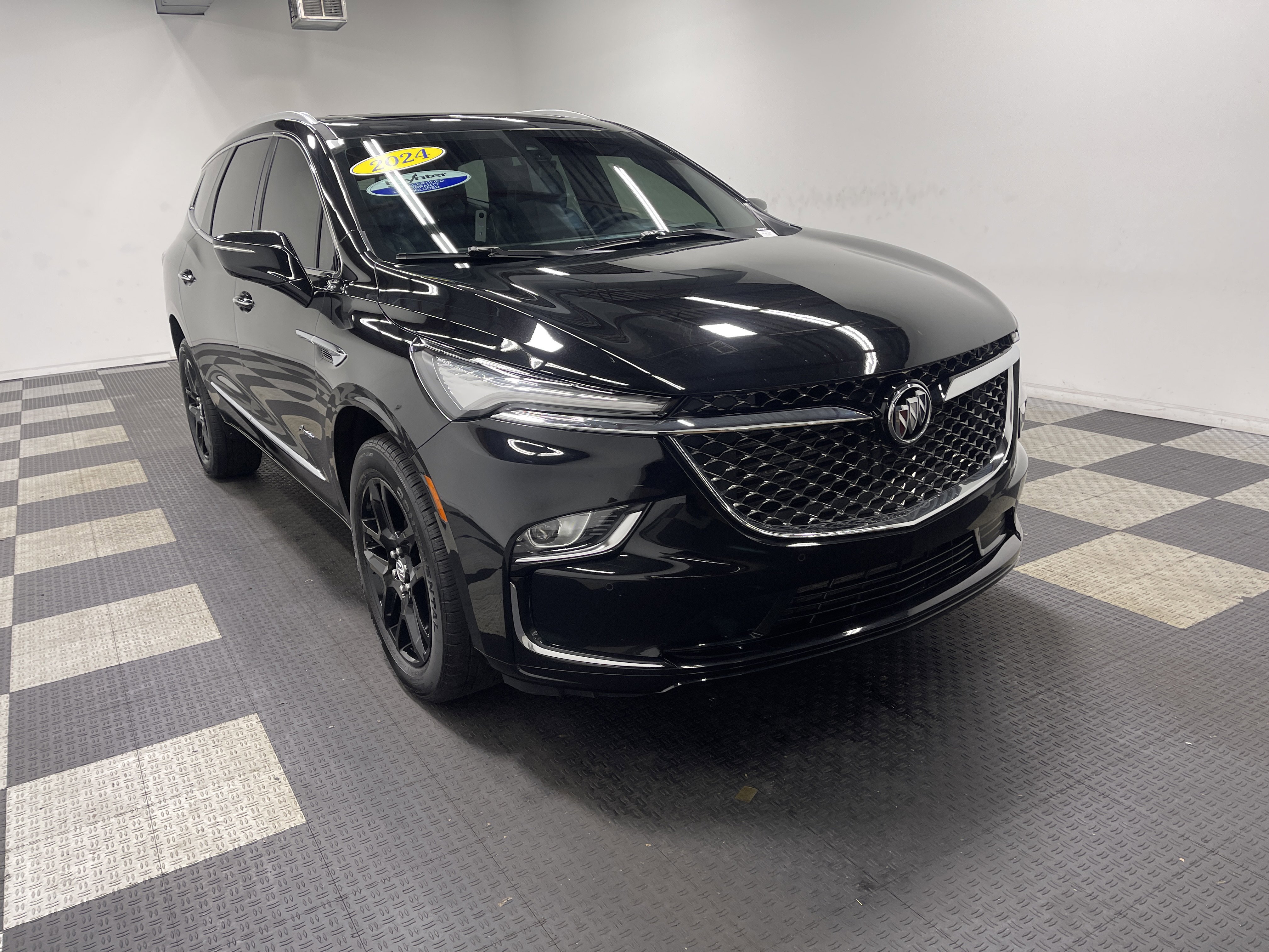 Used 2024 Buick Enclave Avenir image 6