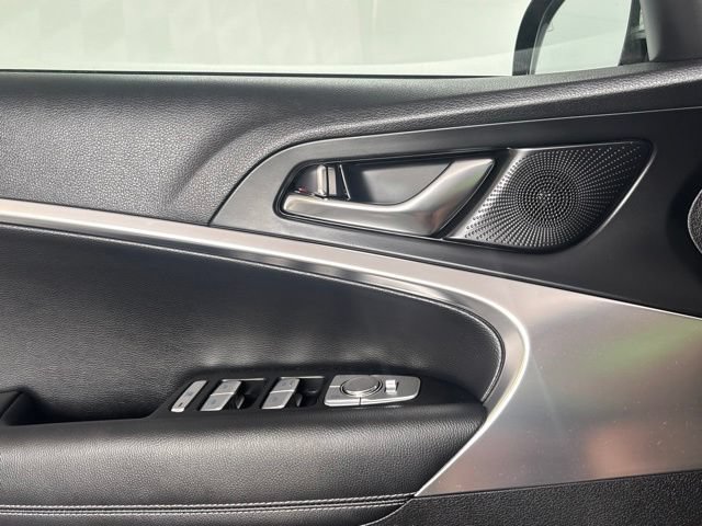 Used 2025 Genesis G70 2.5T RWD image 14