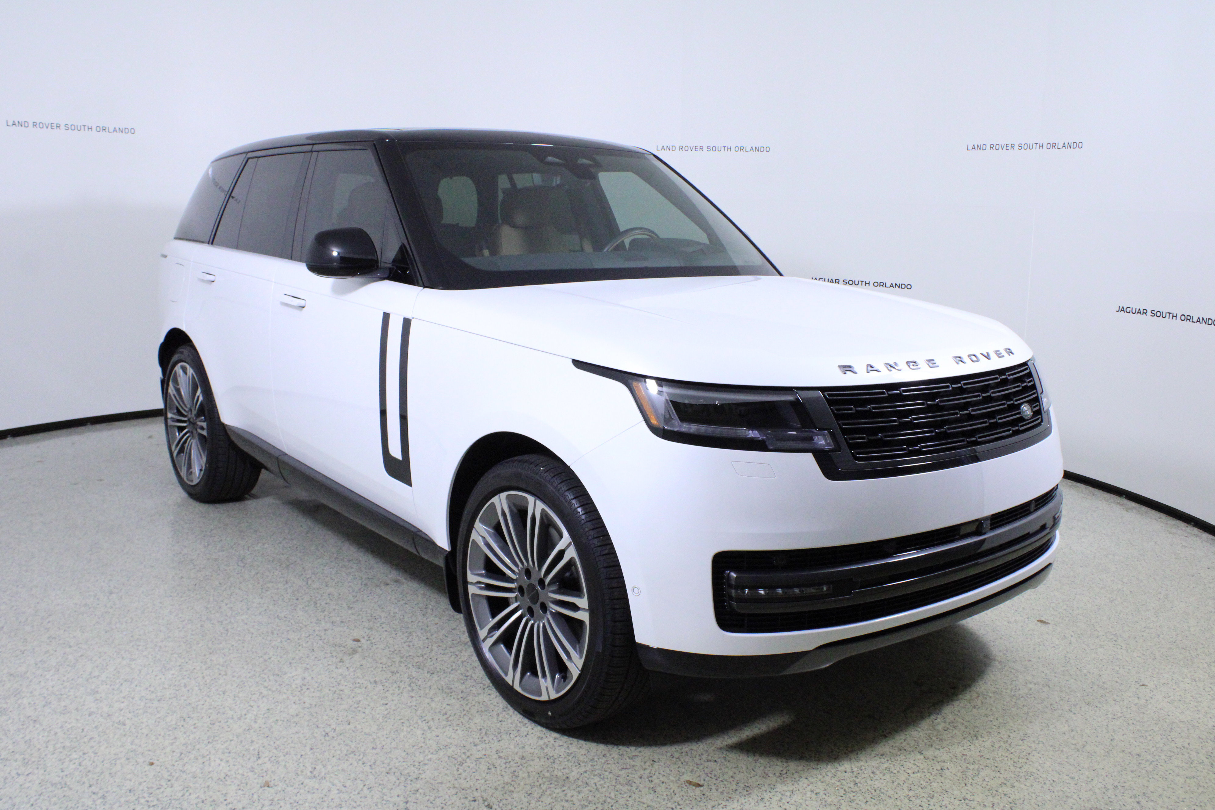 New 2026 Land Rover Range Rover SE image 3