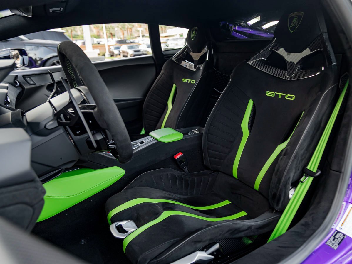 Used 2024 Lamborghini Huracan STO image 12