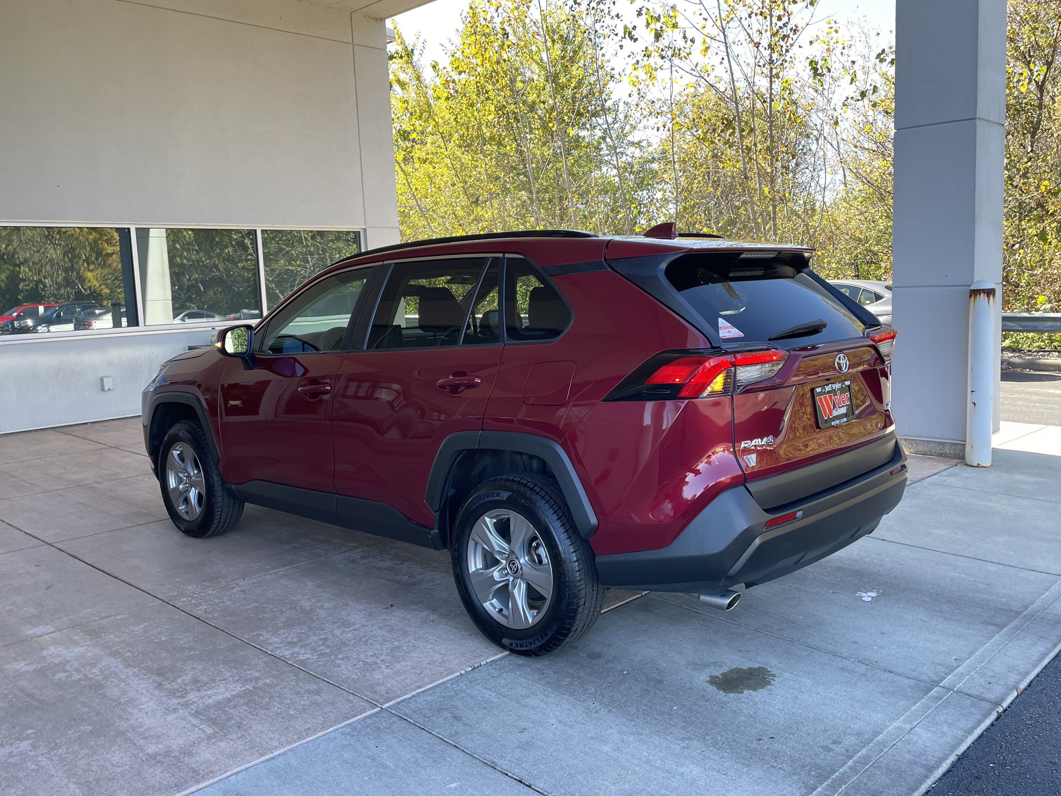 Used 2022 Toyota RAV4 XLE w/ Convenience Package image 20