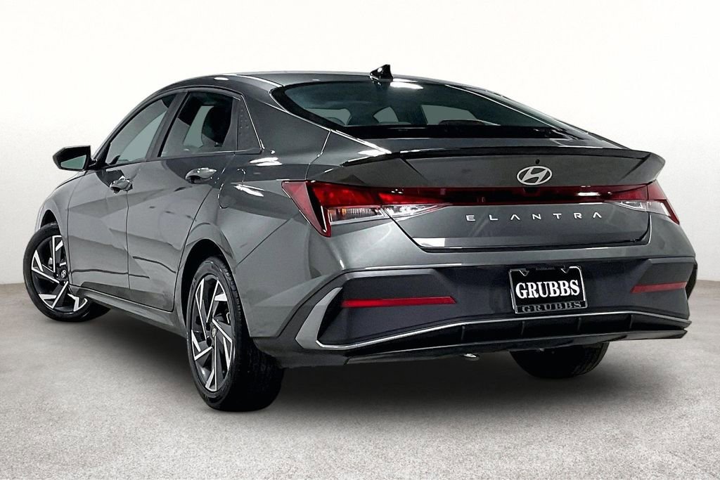 Used 2025 Hyundai Elantra Sport FWD image 15