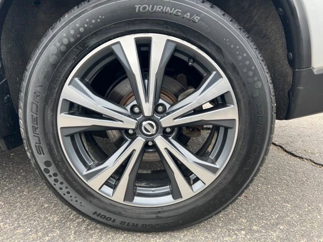 Used 2019 Nissan Rogue SV w/ Premium Package image 10
