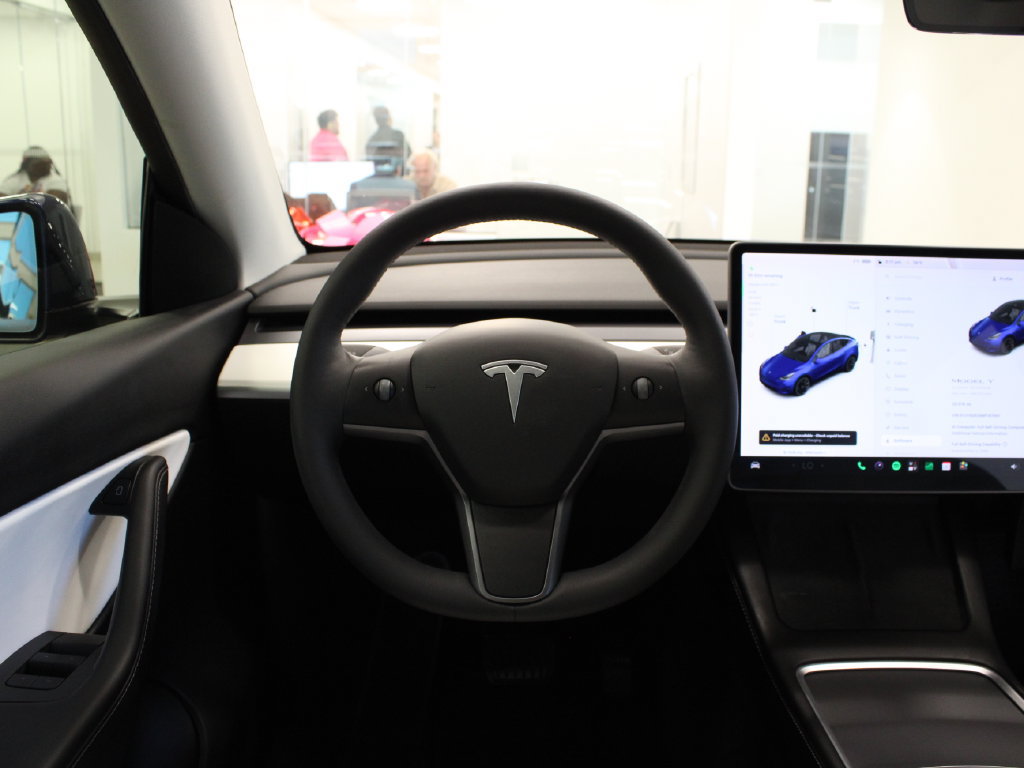 Used 2021 Tesla Model Y Long Range AWD/4WD image 21