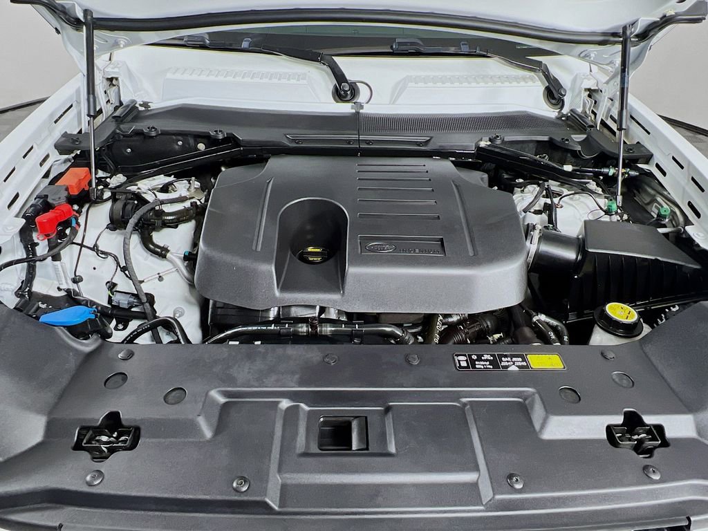 Used 2023 Land Rover Defender 110 SE image 31