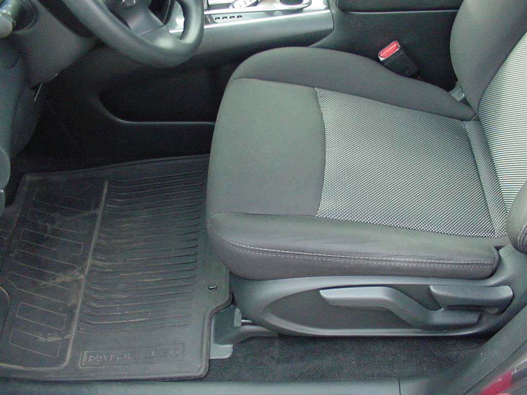 Used 2019 Nissan Pathfinder S AWD/4WD image 8