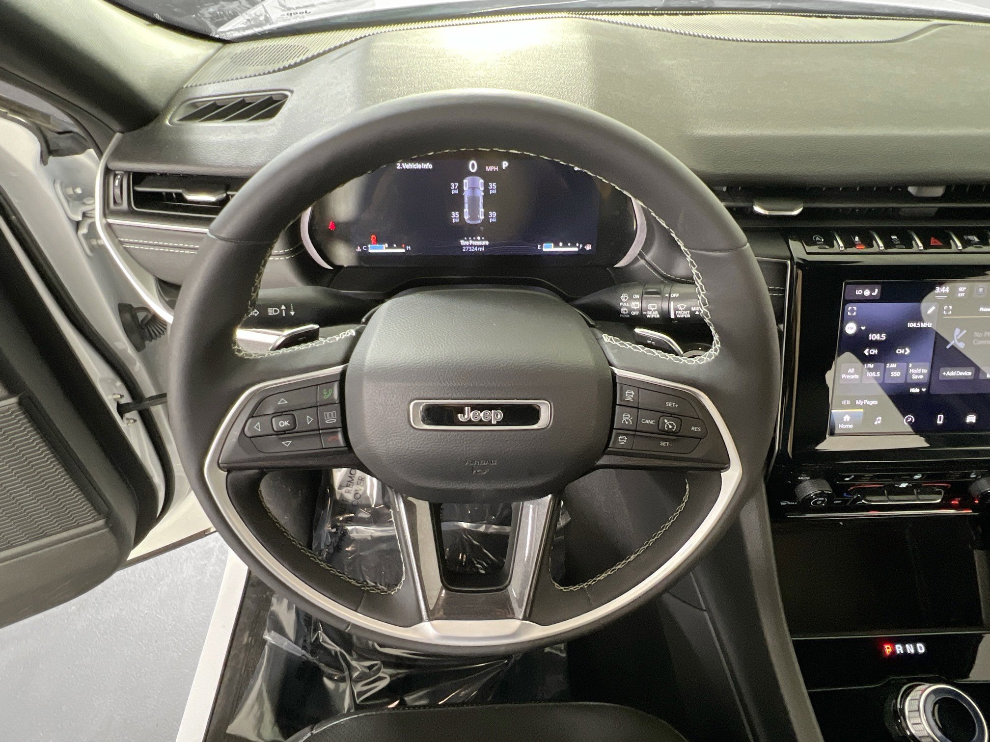 Used 2023 Jeep Grand Cherokee Altitude image 11