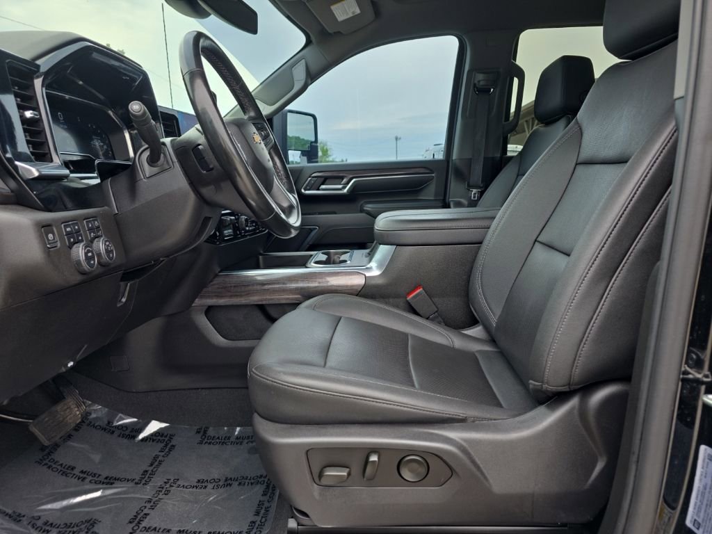 Used 2024 Chevrolet Silverado 3500 LTZ w/ LTZ Convenience Package AWD/4WD image 15