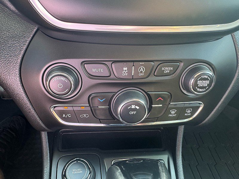Used 2020 Jeep Cherokee Latitude Plus AWD/4WD image 12