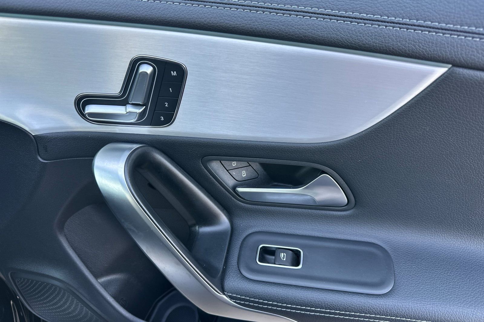 Used 2025 Mercedes-Benz CLA 250 image 21