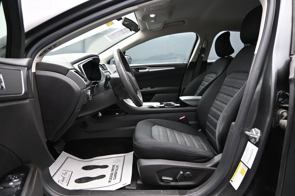 Used 2016 Ford Fusion SE FWD image 9
