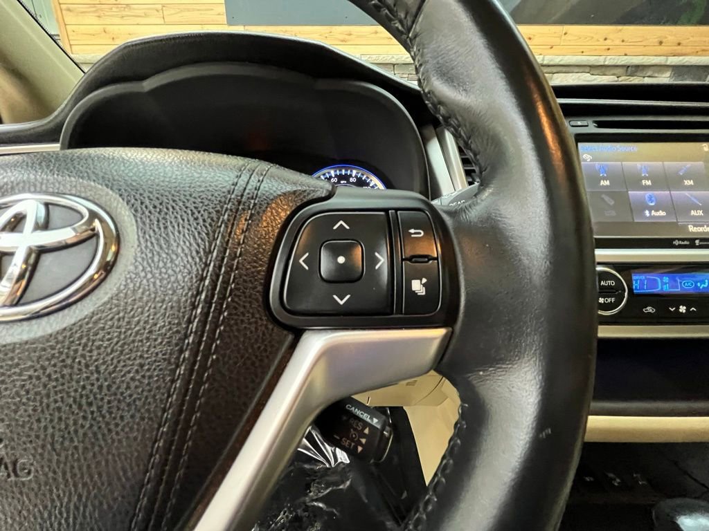 Used 2015 Toyota Highlander Limited AWD/4WD image 17