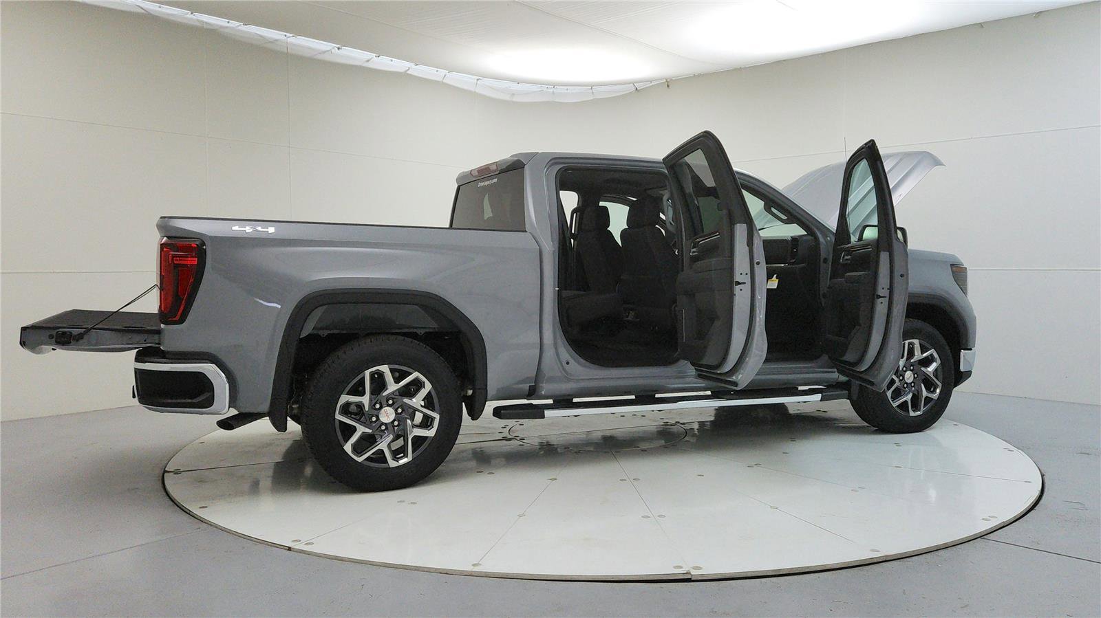 Used 2025 GMC Sierra 1500 SLE image 12