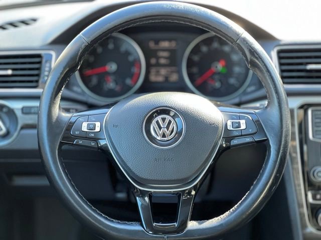 Used 2018 Volkswagen Passat 2.0T SE image 32