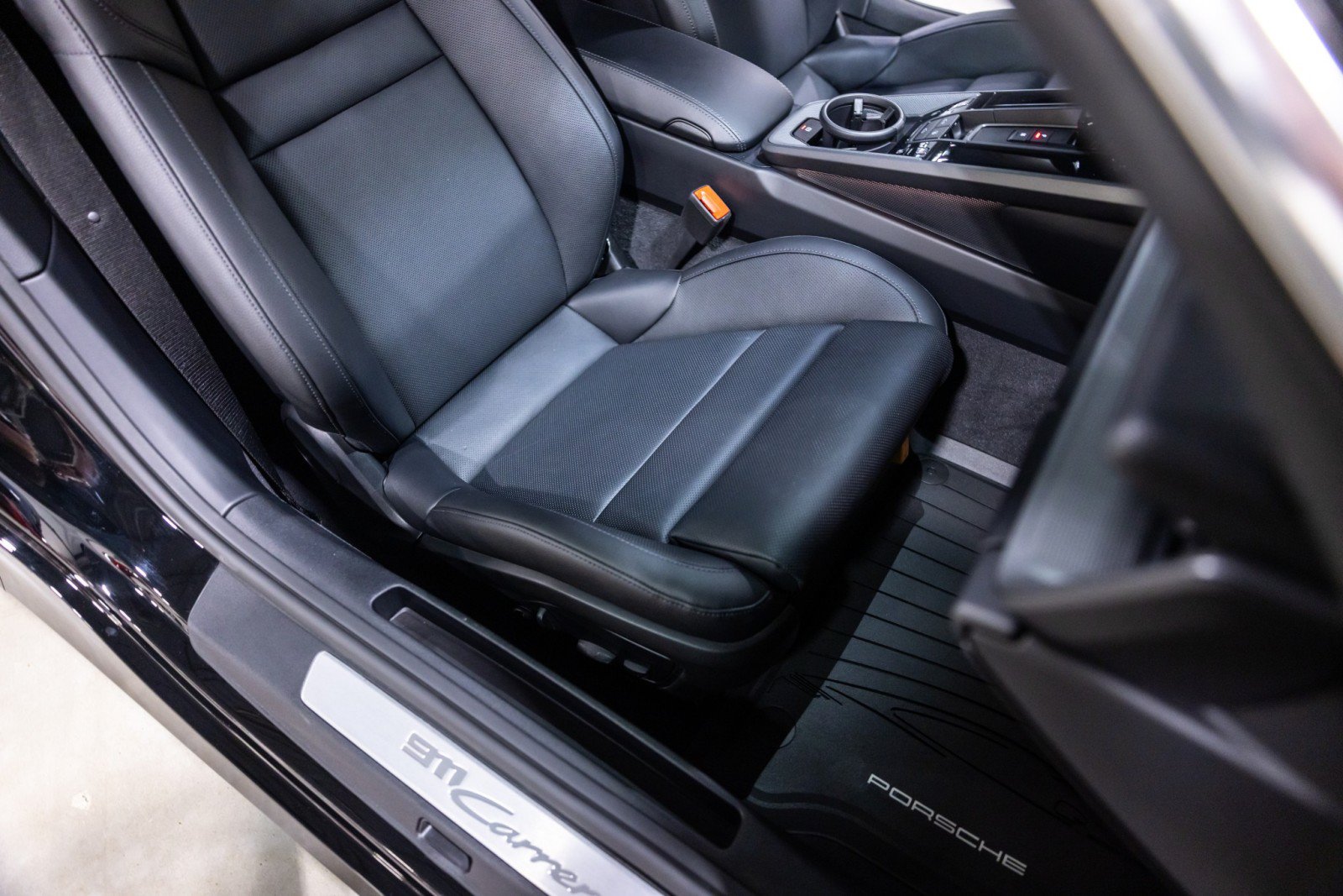 Used 2025 Porsche 911 Carrera RWD image 28