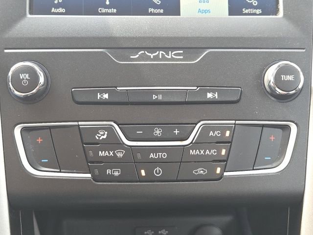 Used 2020 Ford Fusion SE image 30