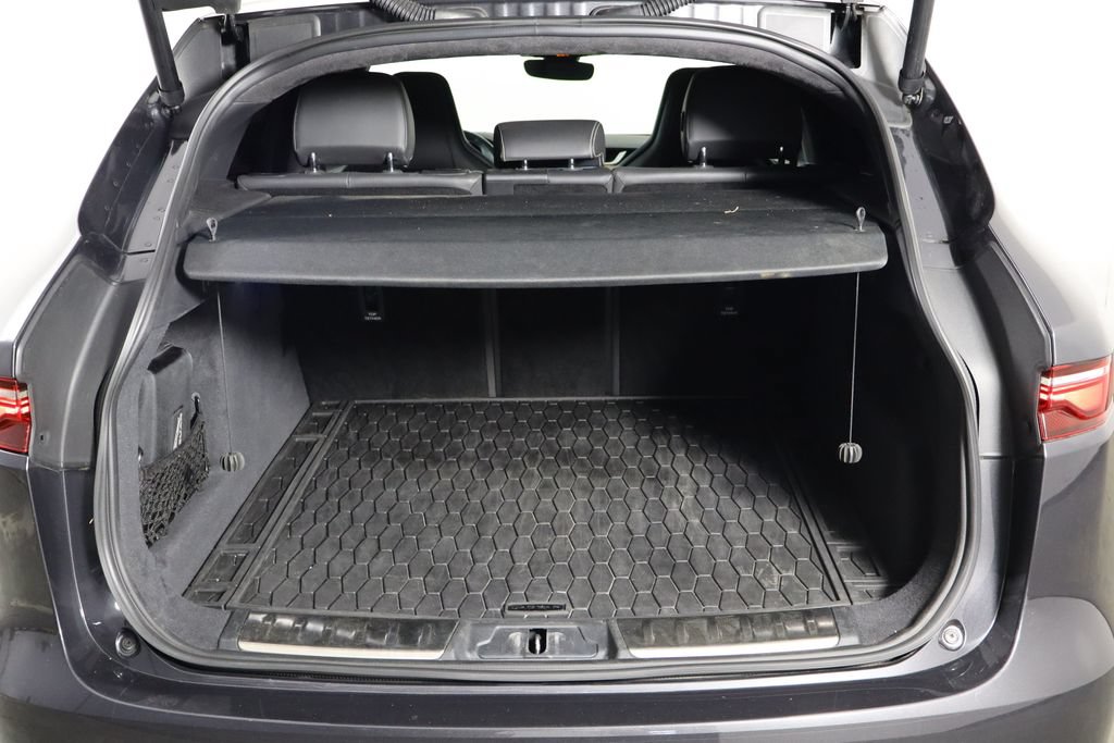 Used 2025 Jaguar F-PACE R-Dynamic S AWD/4WD image 16