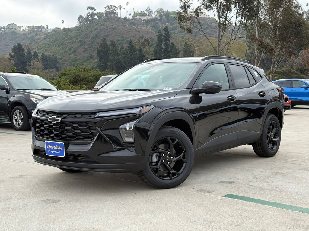 New 2026 Chevrolet Trax LT w/ Driver Confidence Package FWD image 2