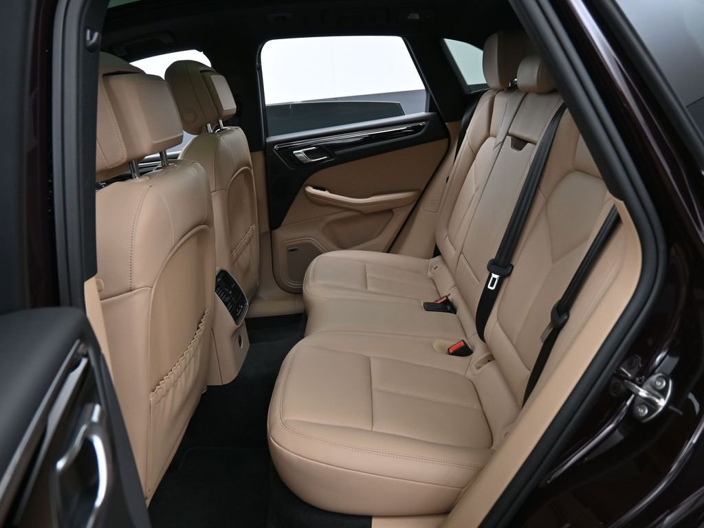 Certified 2025 Porsche Macan image 24
