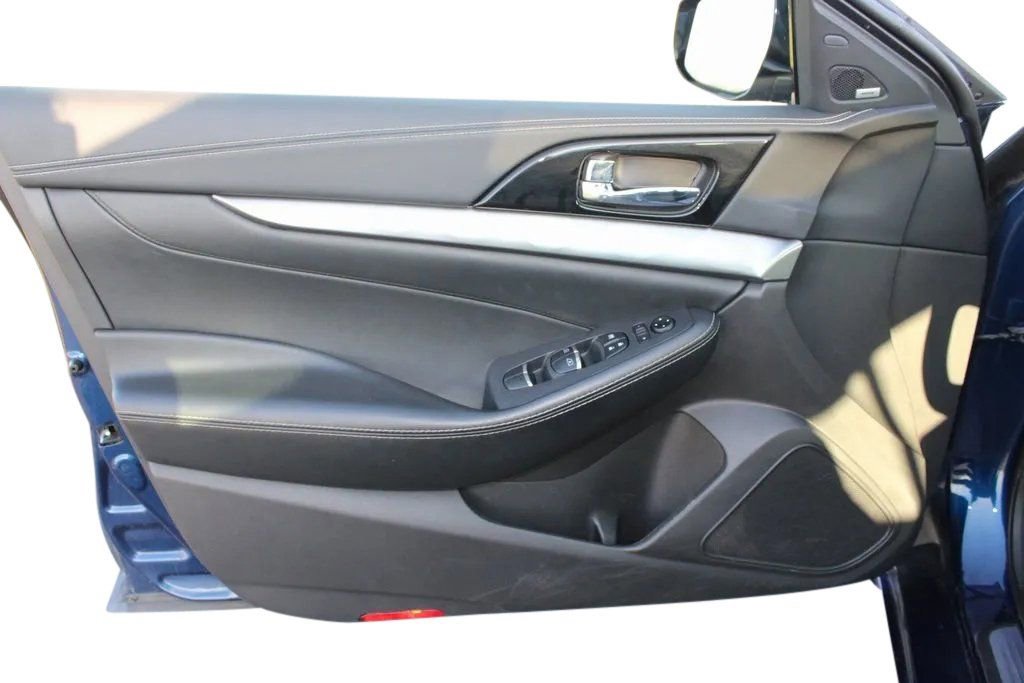 Used 2023 Nissan Maxima SL FWD image 10