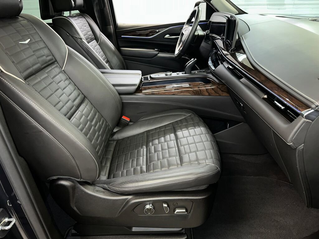 Certified 2023 Cadillac Escalade Sport Platinum w/ LPO, ONYX Package image 40
