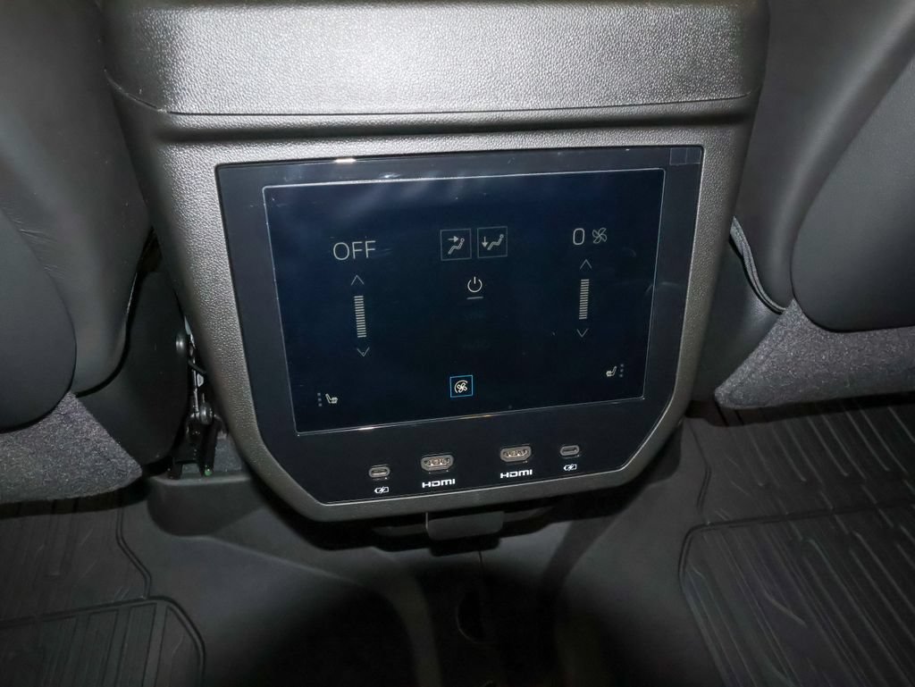 New 2026 GMC Yukon XL AT4 Ultimate AWD/4WD image 27