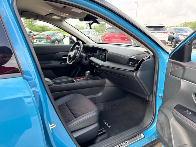Used 2025 Nissan Kicks SR w/ Illumination Package FWD image 18