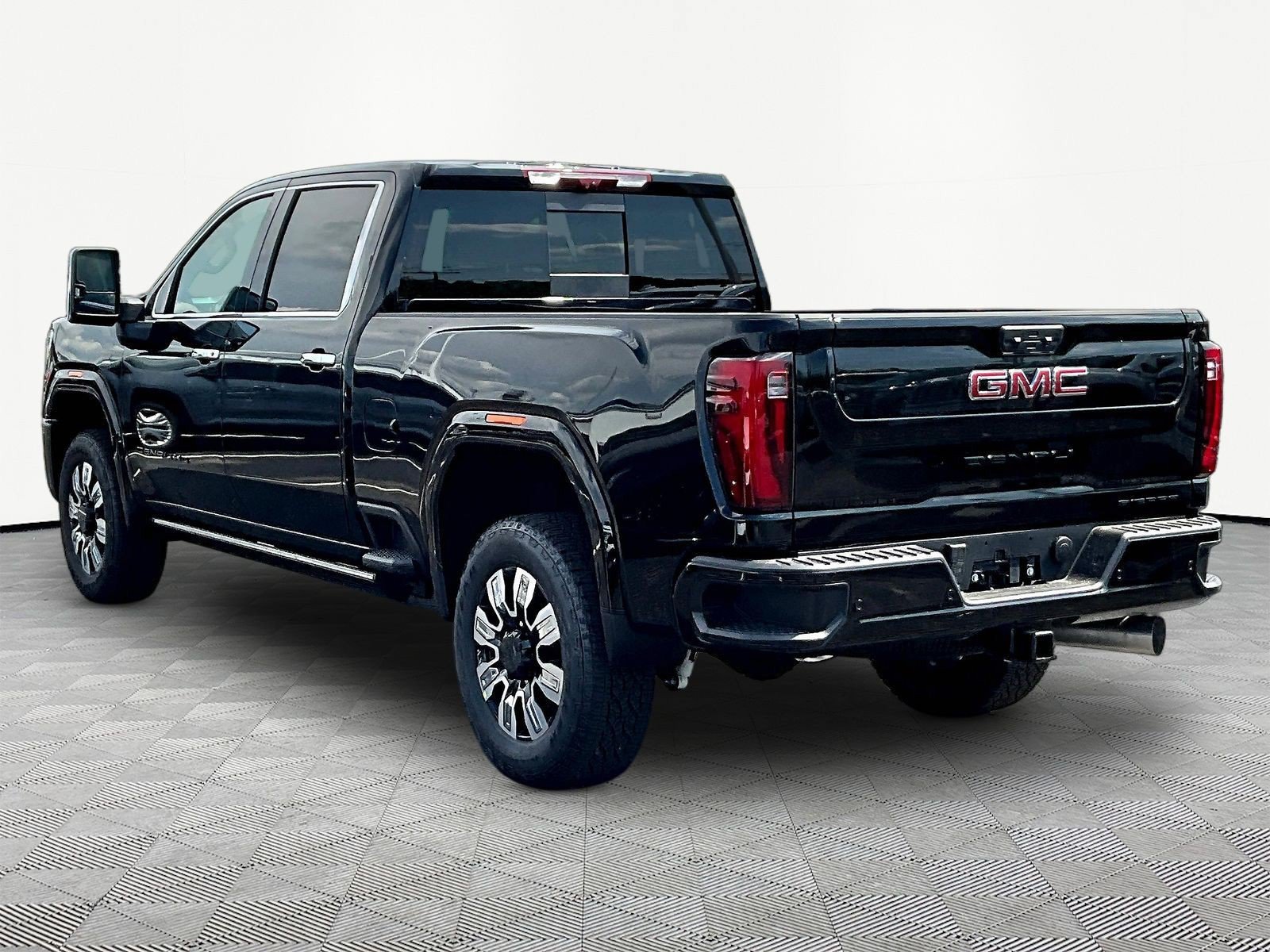 New 2026 GMC Sierra 2500 Denali w/ Denali Reserve Package AWD/4WD image 4