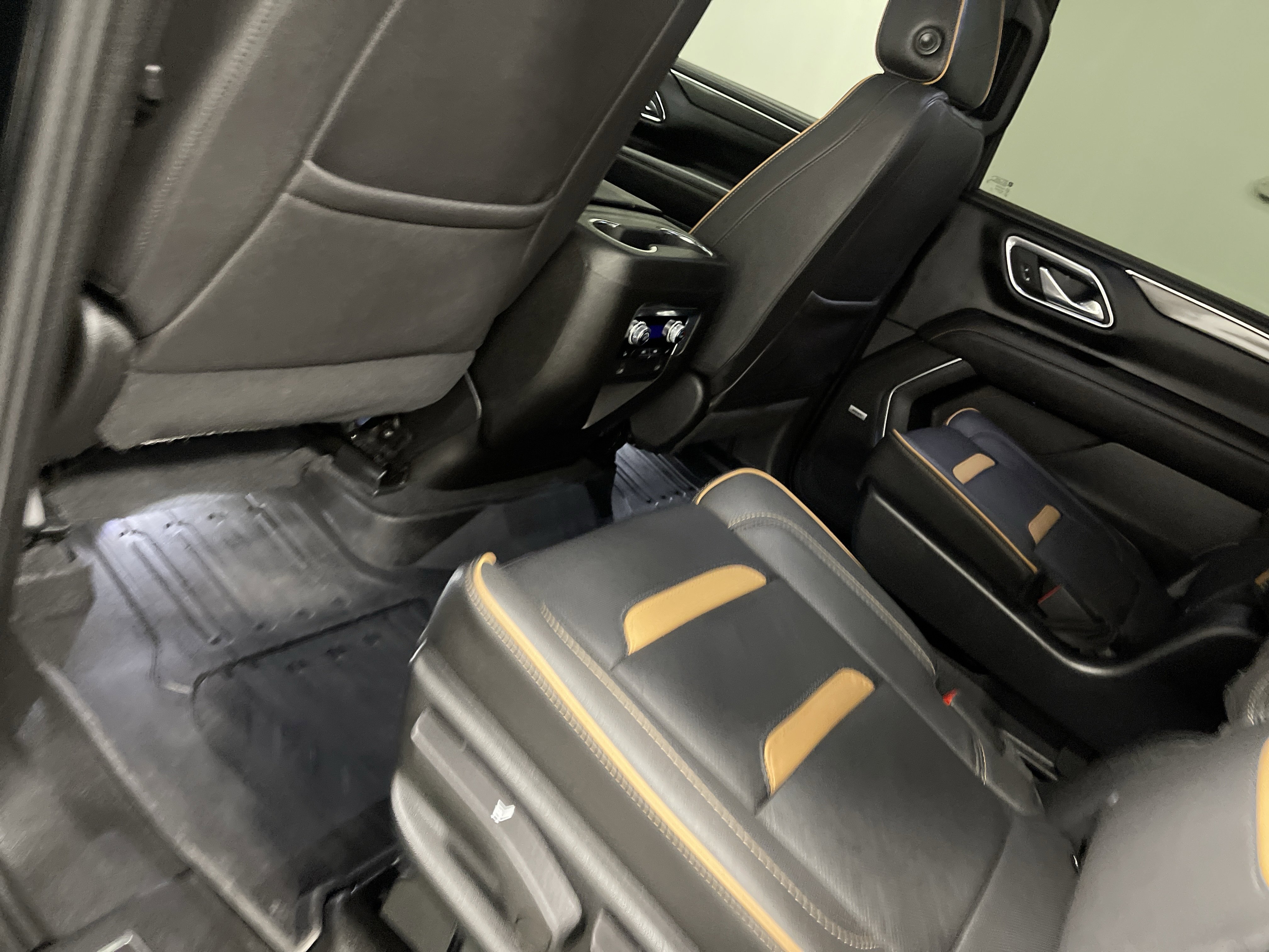 Used 2023 GMC Yukon XL AT4 w/ LPO, Floor Liner Package image 17