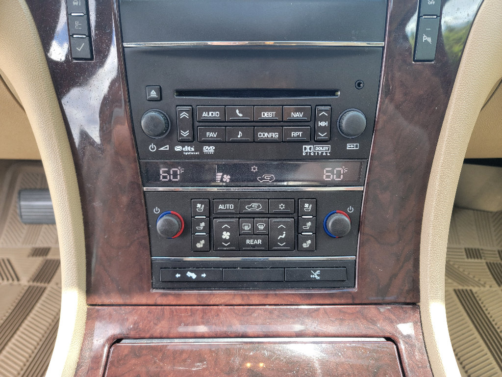Used 2014 Cadillac Escalade Premium AWD/4WD image 22