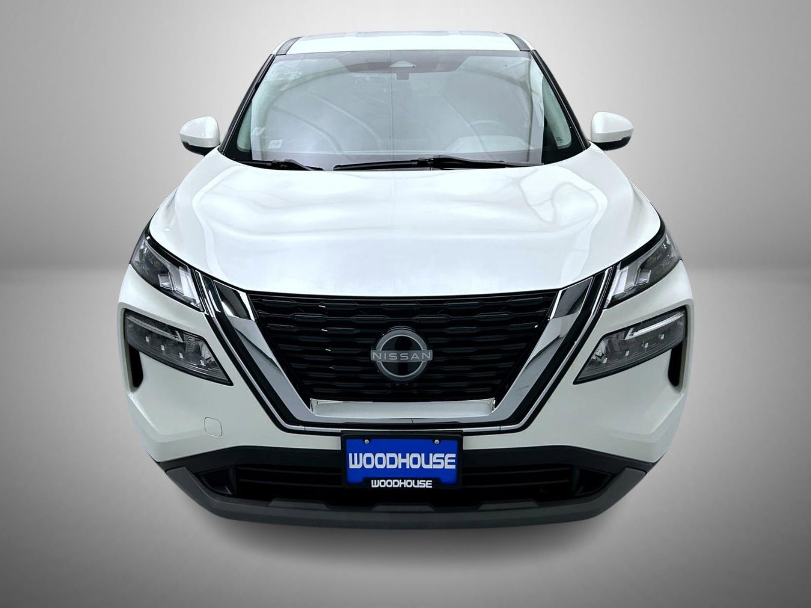 Used 2022 Nissan Rogue SV image 2