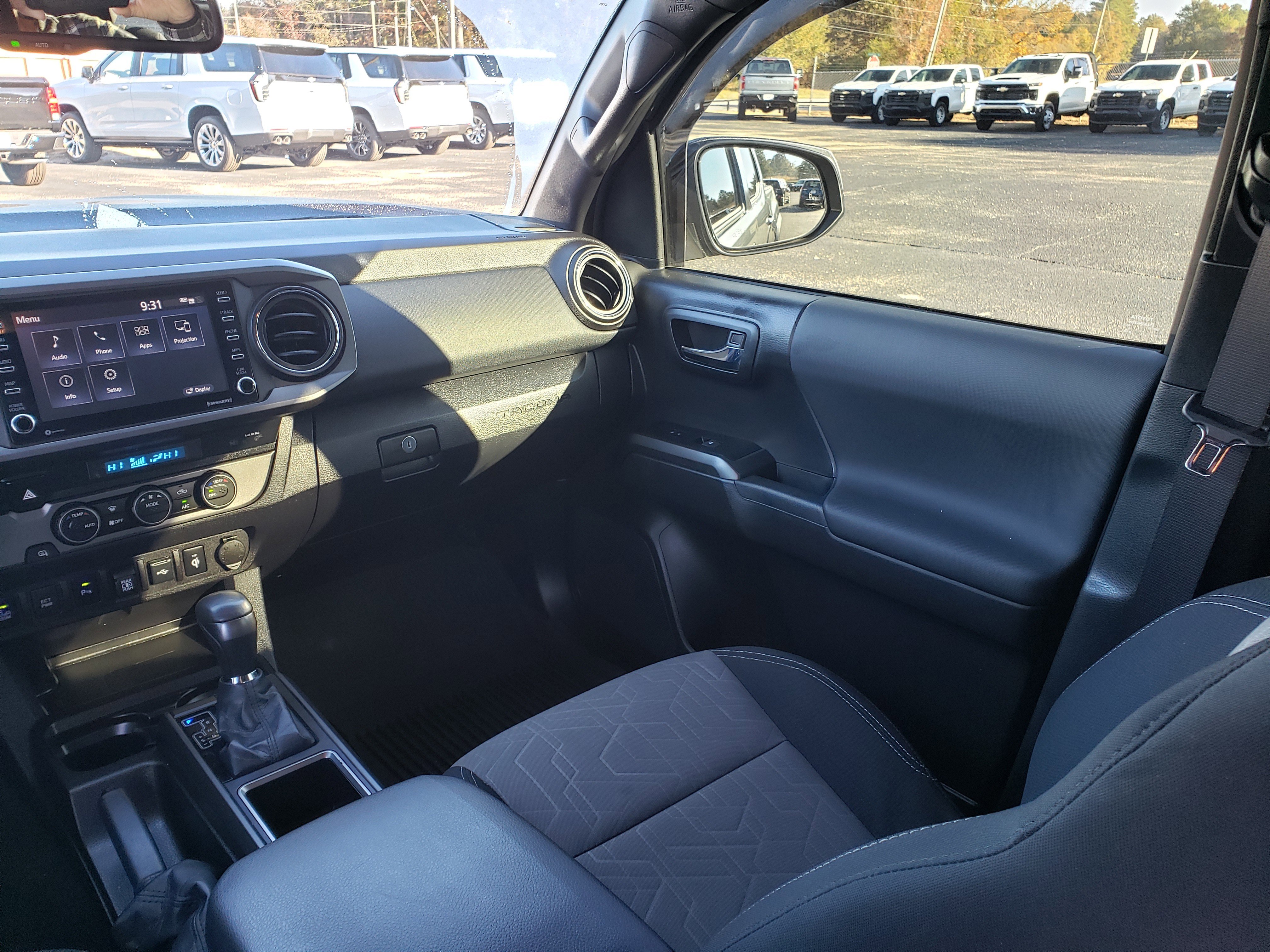 Used 2022 Toyota Tacoma TRD Off-Road w/ Technology Package image 32