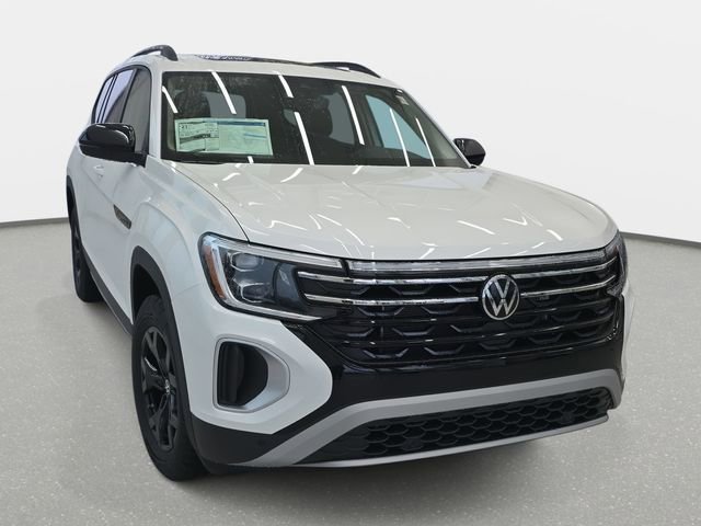 New 2026 Volkswagen Atlas Peak Edition image 3